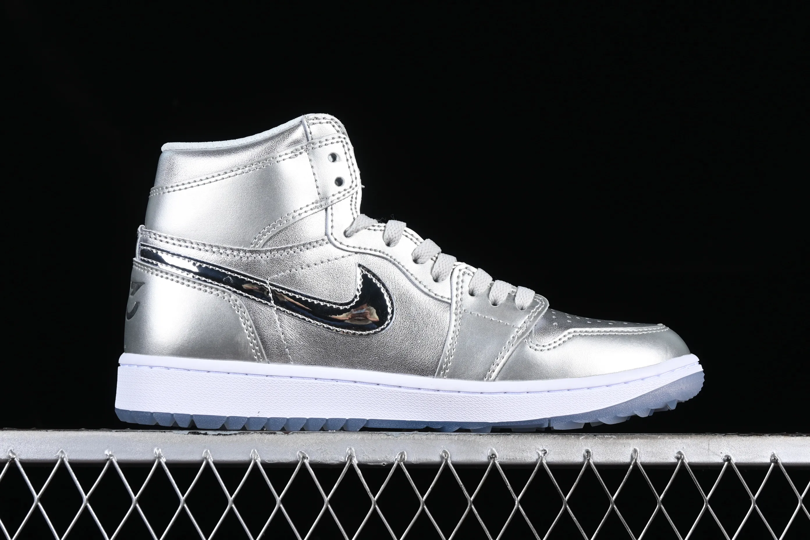 All categories Air Jordan Jordan series basketball shoes Air Jordan 1 High L version Air Jordan 1 High Golf AJ1 Joe 1 golf joint silver high-top basketball shoes FD6815-001